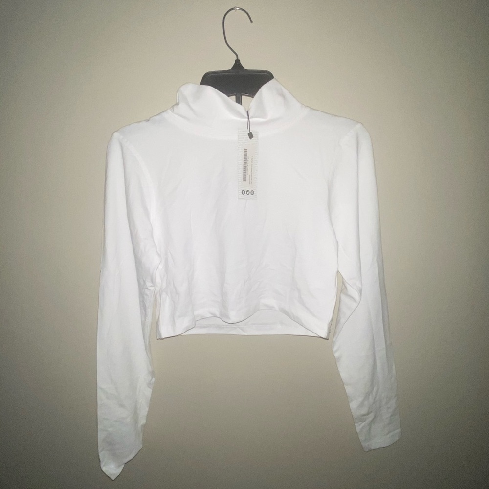 White turtle neck long sleeve cropped shirt